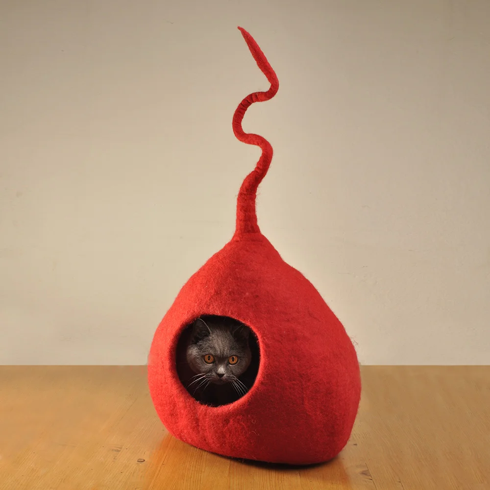 Pelech_antena_cervena_kocka